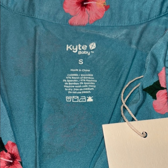 Kyte Baby Women’s Short Sleeve Pajama Set in Hibiscus size Small - Picture 5 of 7